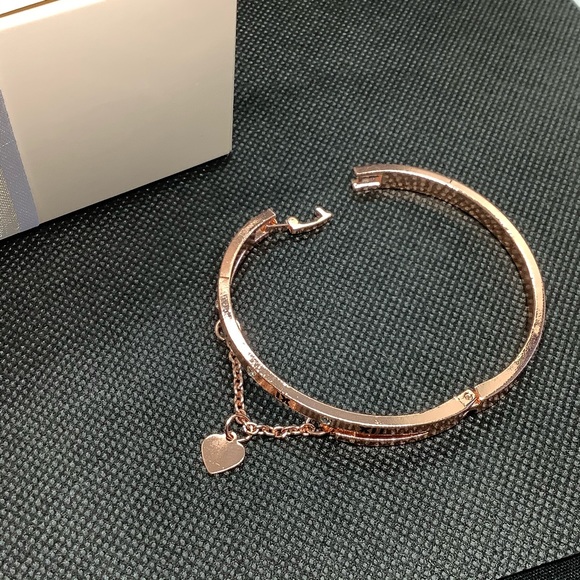 NWT! Rose Gold Crystal Roman Numeral Bracelet! - Picture 3 of 5